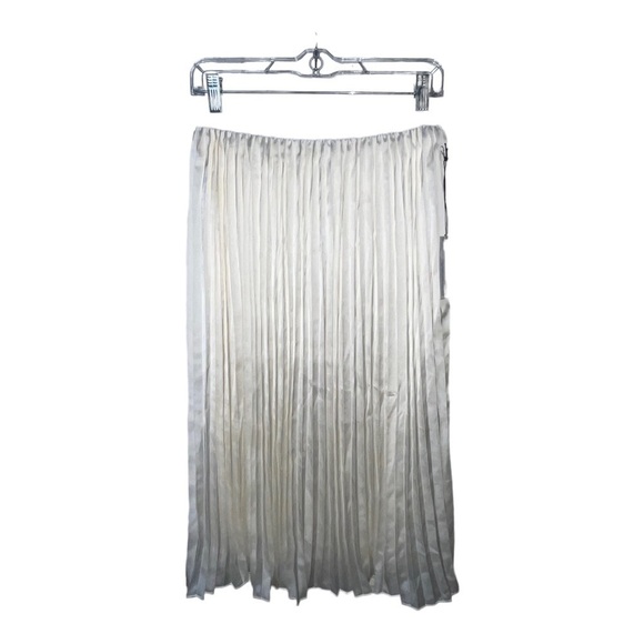 NWT CUPCAKES & CASHMERE x Revolve Ivory Cream Satin Pleated Midi Skirt Medium - Picture 5 of 8